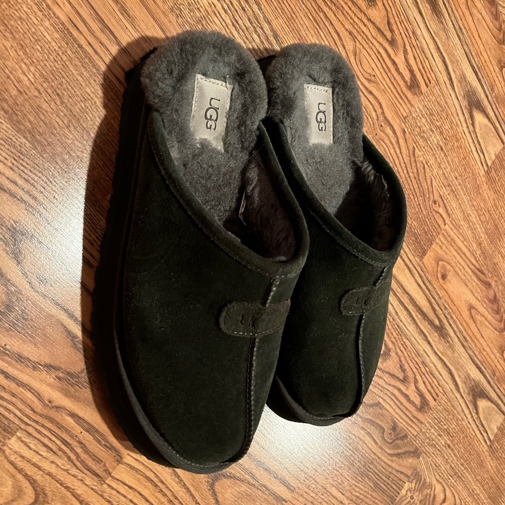 Dark green Uggs Disquette Platform